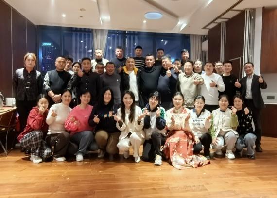 為夢(mèng)想-不止步，山東擇立集團(tuán)2025年會(huì)盛典圓滿(mǎn)落幕